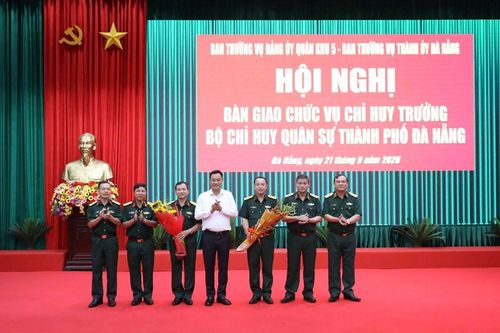 Bàn giao chức vụ Chỉ huy trưởng Bộ CHQS TP. Đà Nẵng