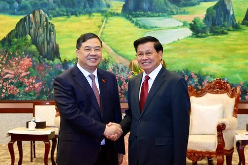Phó Thủ tướng Thường trực Phạm Gia Túc chào Tổng Bí thư, Chủ tịch nước và Thủ tướng Lào