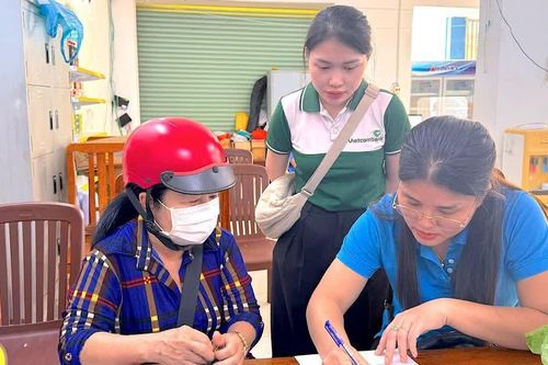 Cà Mau đẩy mạnh chi trả lương hưu qua tài khoản ngân hàng