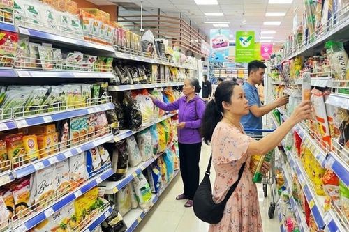 Đảm bảo nguồn hàng hóa thiết yếu trong mùa mưa bão