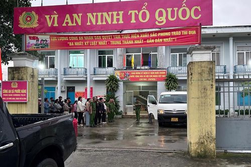Công an xã đồng hành cùng đồng bào Gié-Triêng đi thi bằng lái