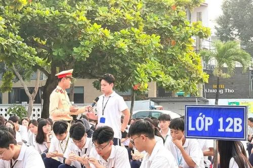Bảo đảm an toàn cho học sinh trên đường đến trường