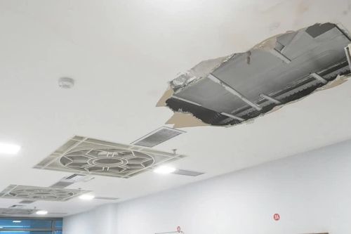 Sớm kiểm tra, khắc phục thấm dột ở Bệnh viện hơn 1.700 tỷ đồng ở Ninh Bình