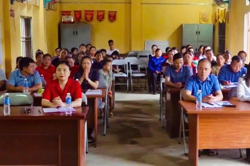 Phát triển mô hình nuôi lợn an toàn sinh học để thoát nghèo của bà con người Dao