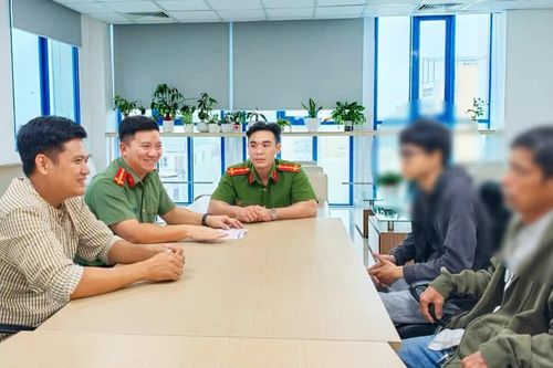 Học sinh Cần Thơ cùng gia đình trả lại 464 triệu đồng chuyển nhầm