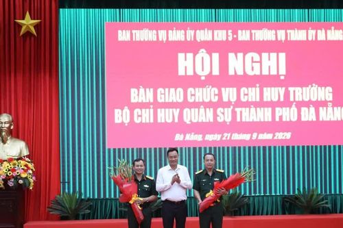 Đà Nẵng bàn giao chức trách Chỉ huy trưởng Bộ Chỉ huy Quân sự thành phố