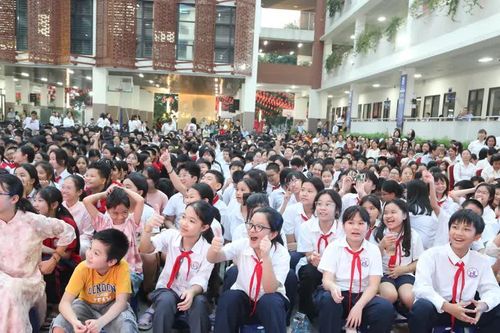 Vui Tết Trung thu, thêm gắn bó với bạn bè và mái trường
