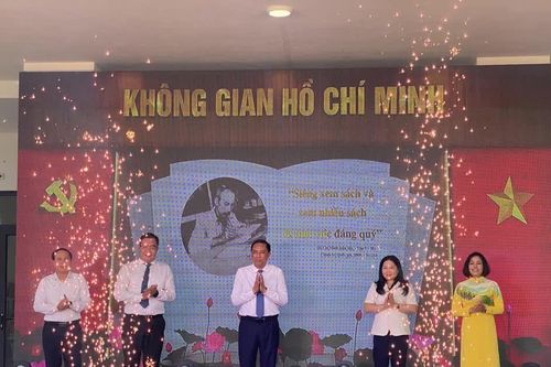 Lào Cai ra mắt Không gian Hồ Chí Minh tại Thư viện tỉnh