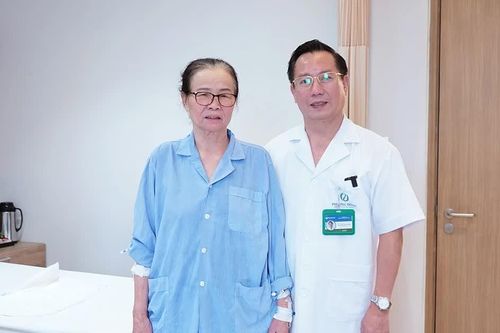 Khối u dạ dày xâm lấn rộng, cụ bà 78 tuổi vẫn được mổ triệt căn