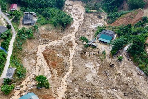 Huy động thiết bị bay không người lái phát hiện sớm nguy cơ sạt lở, lũ quét