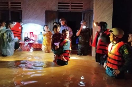 Lũ quét làm ngập 25 nhà dân ở Lâm Đồng, một xã huy động 100% lực lượng ứng phó