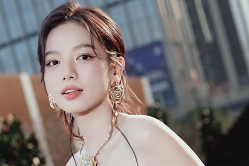 Lê Hạ Anh sau phim 700 tỷ được săn đón, ngày càng gợi cảm và không vội kết hôn