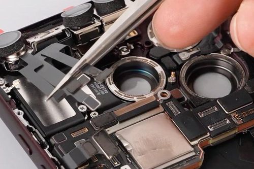 iPhone 18 Pro vừa bị 'mổ bụng', hé lộ bí mật Apple giấu kín bên trong
