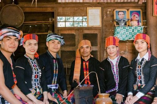 Chàng trai Bru Vân Kiều đưa văn hóa dân tộc lên TikTok, Facebook