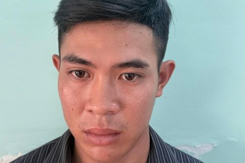 Bắt giữ thanh niên 18 tuổi hiếp dâm con gái của mẹ kế