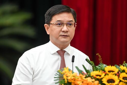 TPHCM tìm cách giữ chân cán bộ, hạn chế 'chảy máu chất xám'