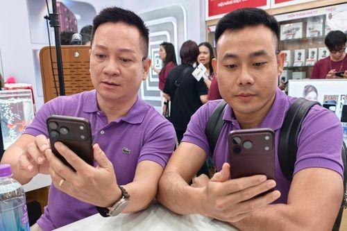 Nhiều người kiếm 5-7 triệu đồng khi bán lại suất mua iPhone 18 Pro Max đỏ rượu vang