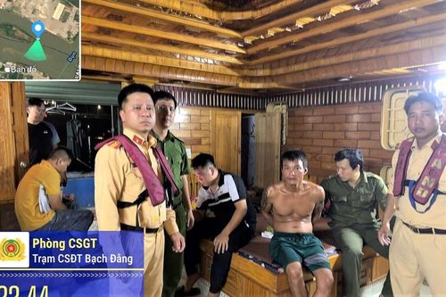 Phát hiện nhóm người sử dụng ma túy trên thuyền máy