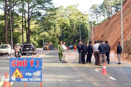 Lâm Đồng khẩn trương xử lý điểm sạt lở trên đèo Prenn