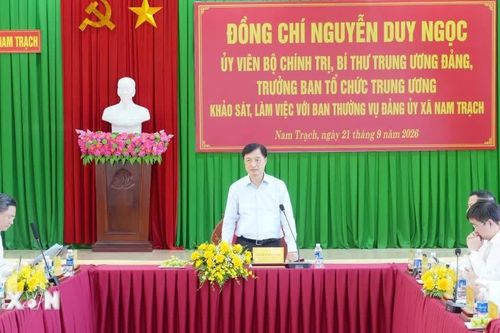 Đồng chí Nguyễn Duy Ngọc khảo sát mô hình chính quyền 2 cấp tại Nam Trạch