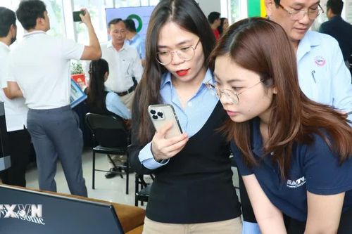 Chuyển đổi số từ cơ sở ở tỉnh Tây Ninh: Lấy người dân làm trung tâm