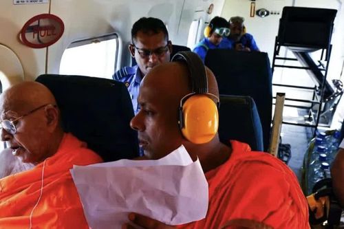 Hạn hán nghiêm trọng, Sri Lanka đưa các nhà sư lên máy bay cầu mưa