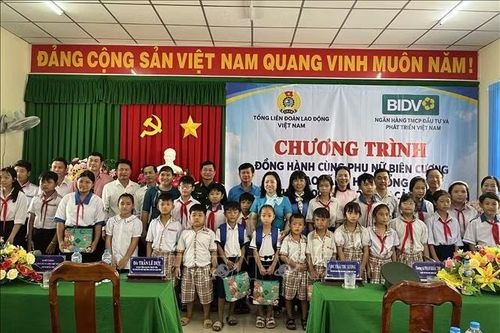 Đồng hành, hỗ trợ phụ nữ, trẻ em nơi biên cương