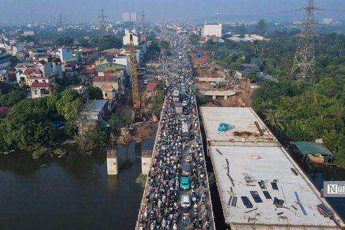 Hà Nội: Ùn tắc kéo dài hàng km trên Quốc lộ 6