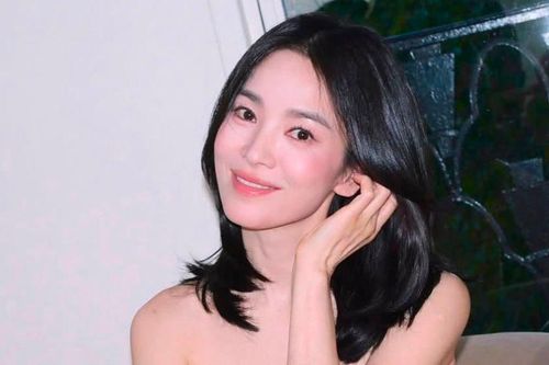 Song Hye Kyo hạnh phúc bên người đặc biệt quen 16 năm