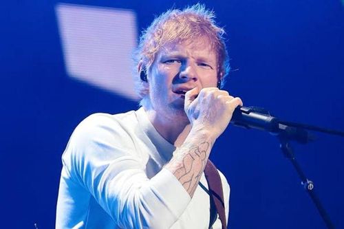 Ed Sheeran tháo sân khấu phụ vì lo bị khán giả ném đồ vật