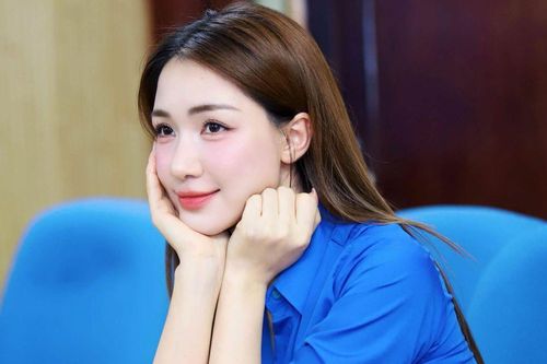 Bức ảnh lộ rõ mối quan hệ giữa Hòa Minzy và mẹ chồng