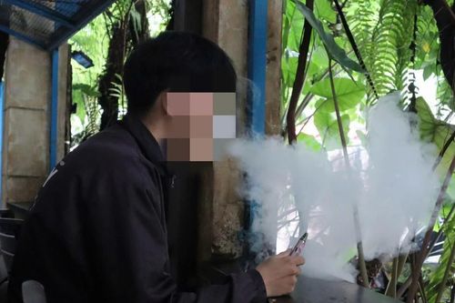 Làm gì khi phát hiện con trai lén hút thuốc lá?