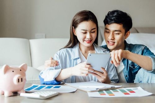 Vợ chồng có con nhỏ 'né' cãi nhau nhờ bí kíp chia tiền bạc