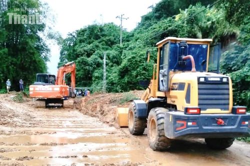 Các xã miền núi dồn lực hỗ trợ Nhân dân khắc phục sau mưa lũ