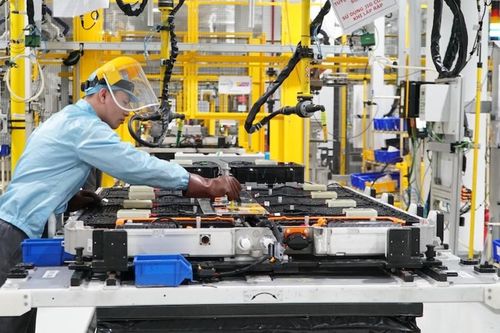 Xe nhập khẩu CBU lấn sân xe lắp ráp CKD: Bài toán nội địa hóa và sức ép bảo hộ sản xuất
