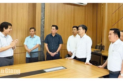 Bí thư Tỉnh ủy An Giang kiểm tra Trung tâm Phục vụ hành chính công và Trung tâm Điều hành thông minh đặc khu Phú Quốc