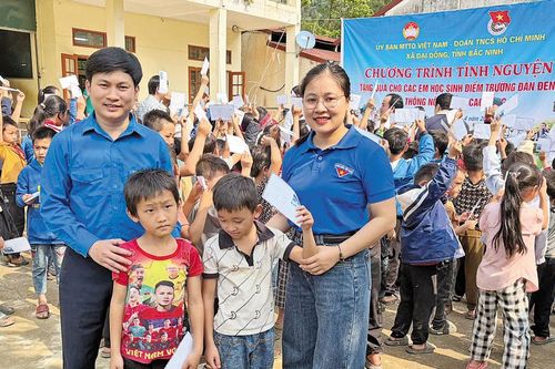 Những việc làm tận tụy vì dân
