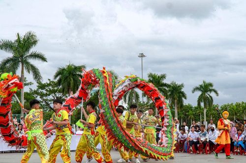 Theo nhịp trống lân...