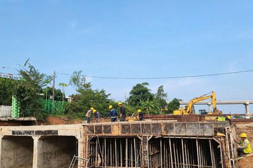 Tăng tốc thi công tuyến kết nối cao tốc La Sơn - Túy Loan
