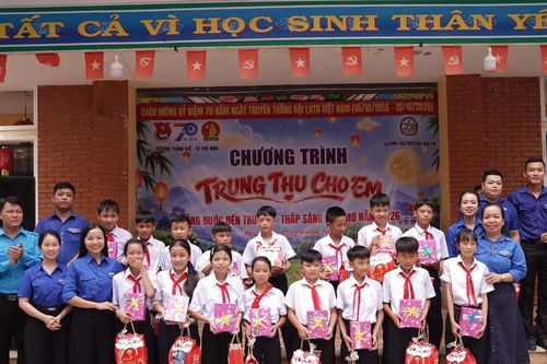 Trung thu nối những hành trình đến trường