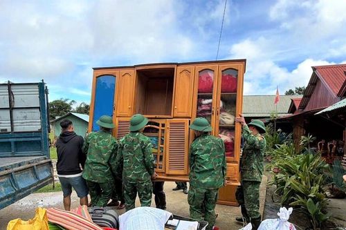 Đồn Biên phòng Ga Ry kịp thời di dời 40 hộ dân khỏi vùng nguy cơ sạt lở cao