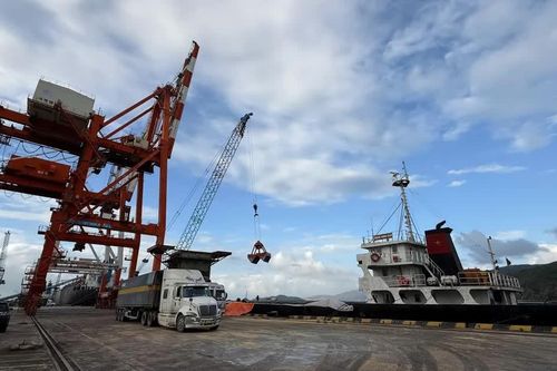 Xuất nhập khẩu Việt Nam vượt 825 tỷ USD, vì sao nhập siêu tăng nhanh?