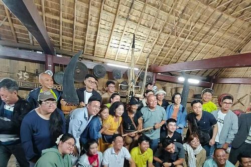 40 hướng dẫn viên du lịch về với không gian văn hóa cồng chiêng