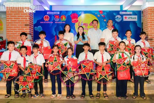 Trung thu ấm áp với trẻ em vùng khó khăn