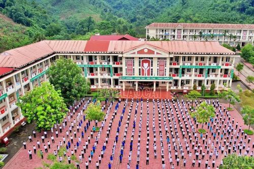 Nâng bước học sinh vùng cao từ mô hình trường nội trú liên cấp