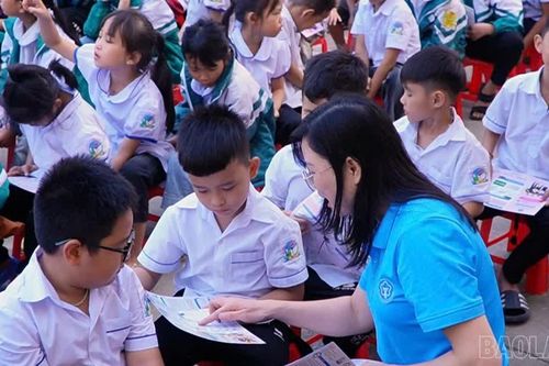 Hơn 700 học sinh tại Quy Mông được tuyên truyền chính sách bảo hiểm y tế