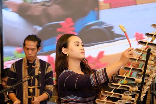 Giữ văn hóa để làm du lịch