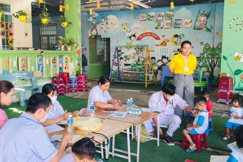 Phòng bệnh từ sớm, giữ an toàn cho trẻ