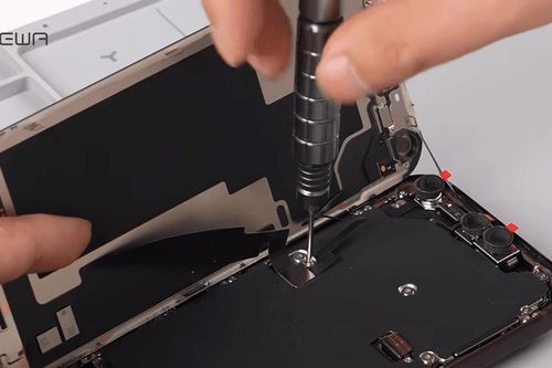Mổ bụng iPhone 18 Pro hé lộ hệ thống tản nhiệt buồng hơi mở rộng và thay đổi về viên pin