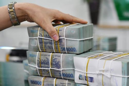 Lãi suất cho vay bình quân tháng 8 tại nhiều ngân hàng vượt 10%/năm, cao nhất đạt 11,2%/năm